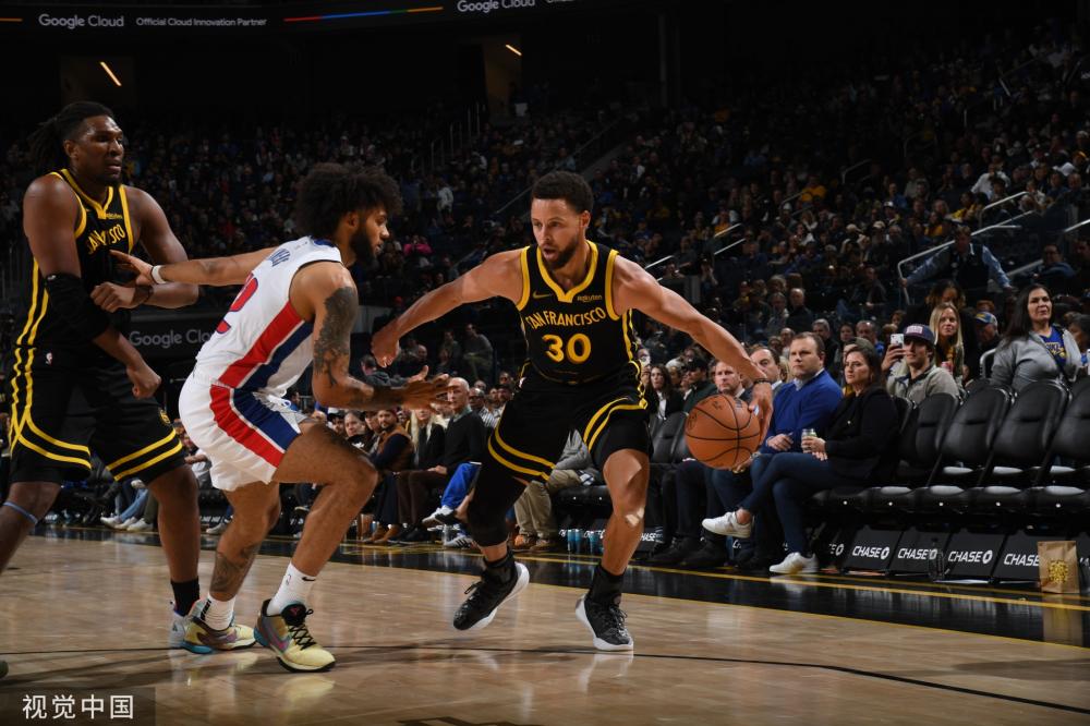 詹姆斯扮演 詹姆斯扮演